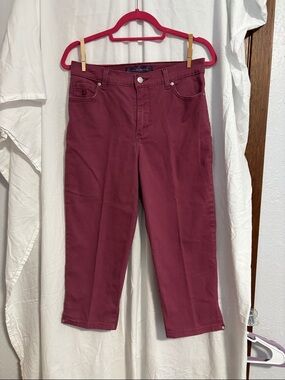 Gloria Vanderbilt Cropped Straight-Leg Capris in Wine Red
